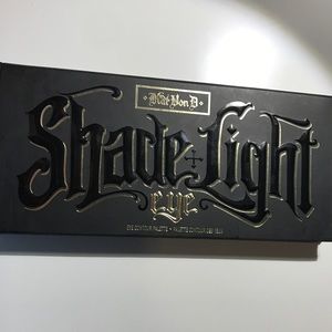 KAT VON D SHADE AND LIGHT EYESHADOW PALETTE